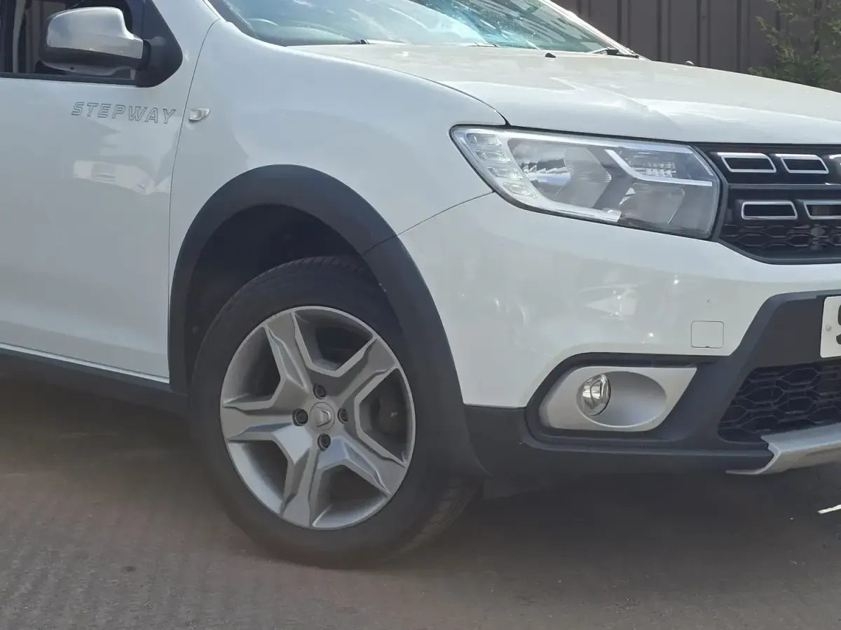 Used Dacia Sandero Comfort 90 HP (66 kW) 2018 White Hatchback