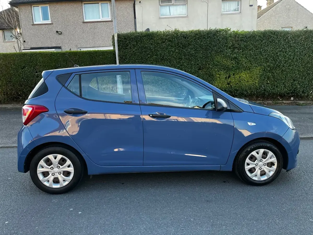 Used Hyundai i10 2017 Blue Hatchback