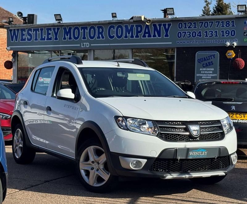 Used Dacia Sandero Lauréate 90 HP (66 kW) 2015 White Hatchback