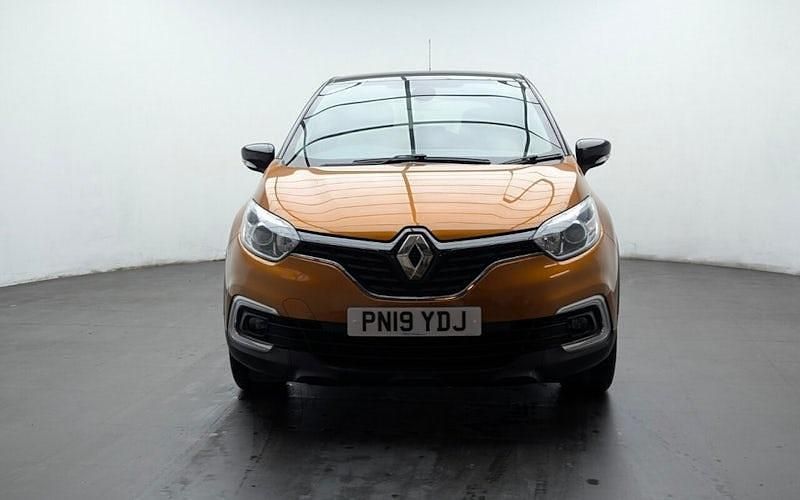 Used Renault Captur Iconic 90 HP (66 kW) 2019 Orange/black SUV