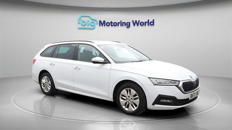 Used Skoda Octavia SE Technology 110 HP (80 kW) 2022 White Estate