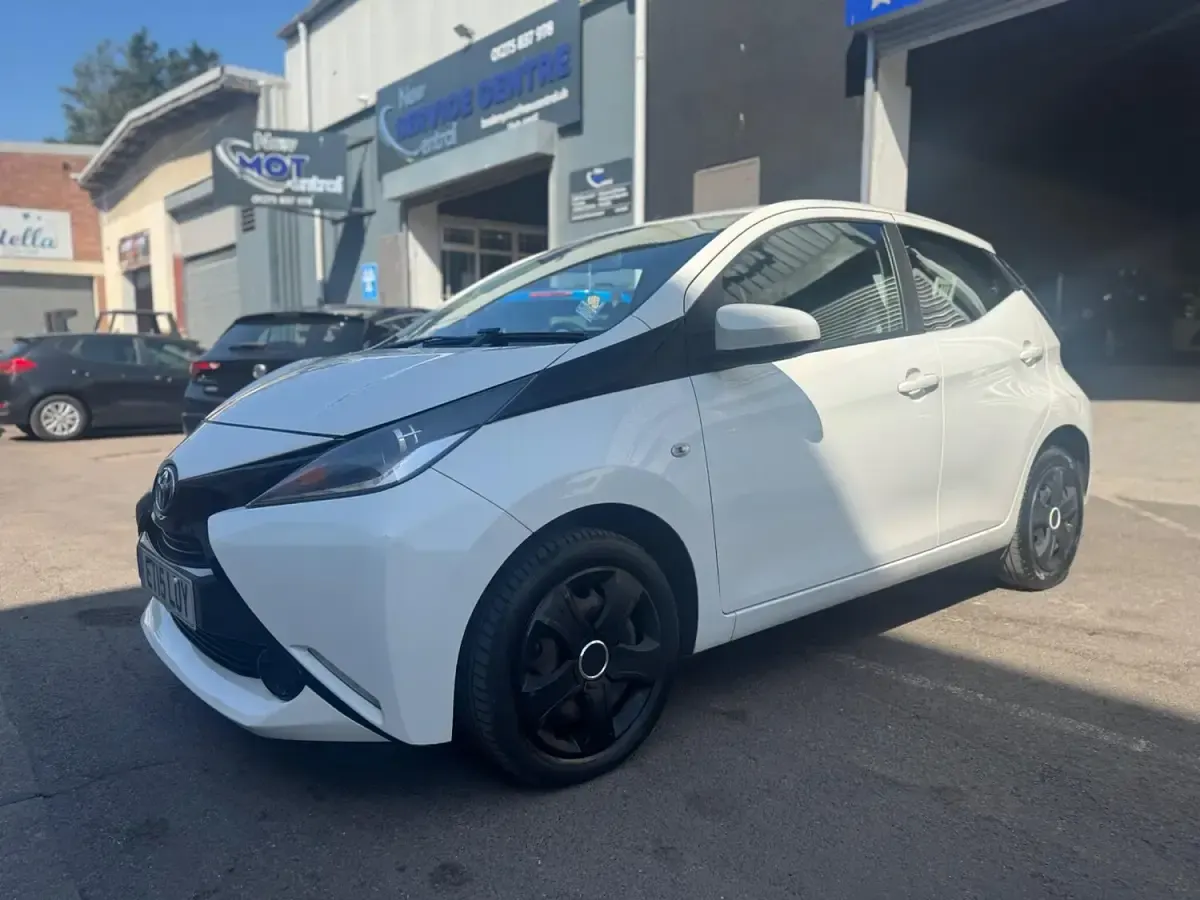 Used Toyota Aygo X-play 2015 White Hatchback