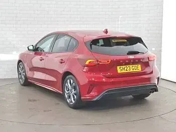 Used Ford Focus ST-Line 125 HP (91 kW) 2023 Red Hatchback
