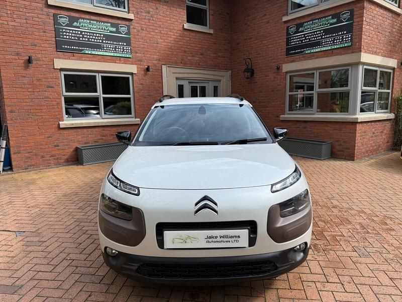 Used Citroën C4 Cactus Flair 2018 White Hatchback