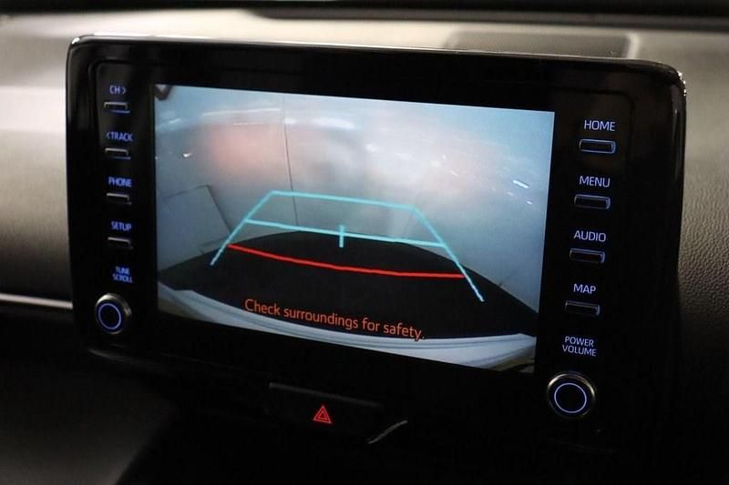 Used Toyota Yaris Hybrid Play 2022 White Hatchback