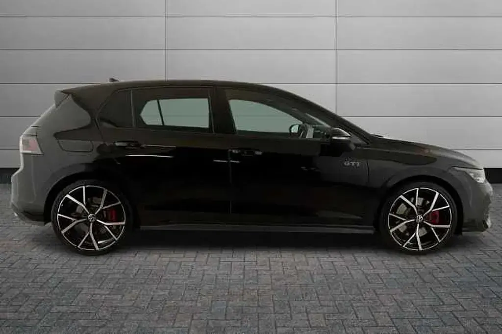 Second-hand VW Golf VIII 265 CP (194 kW) 2024
