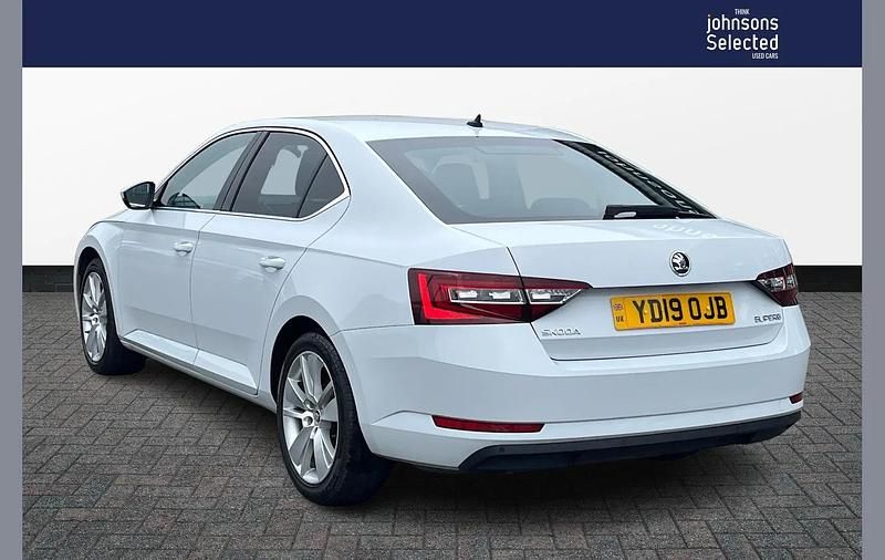 Used Skoda Superb SE L Executive 150 HP (110 kW) 2019 White Hatchback