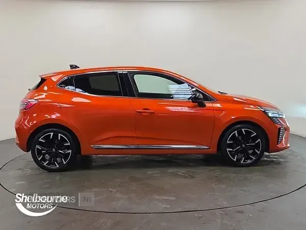 Begagnad Renault Clio V Techno 90 HK (66 kW) 2025 Orange Halvkombi