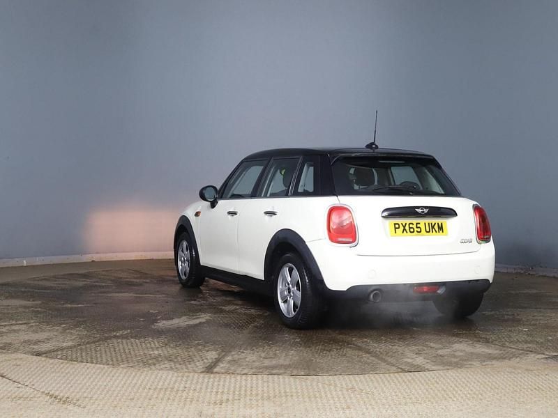 Used Mini Cooper Hatch 2015 White Hatchback