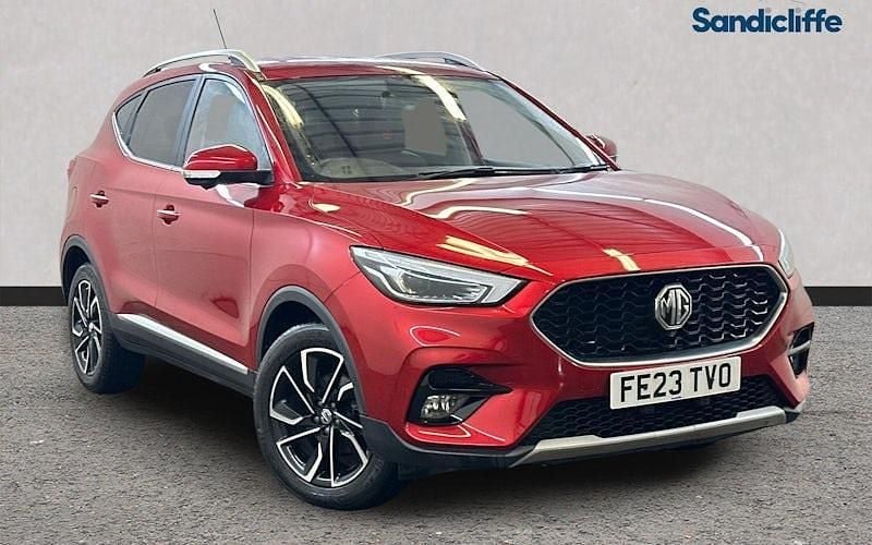 Tri coat dynamic red Used 2023 MG ZS Exclusive Hatchback | £13,350 (Fair price) - Image 1/4