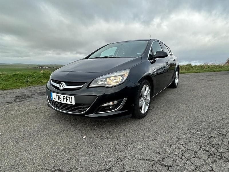 Used Vauxhall Astra SRi 115 HP (84 kW) 2015 Black Hatchback