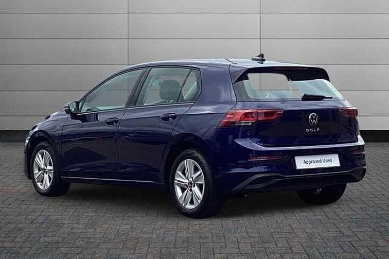 Used VW Golf VIII Life 150 HP (110 kW) 2022 Blue Hatchback
