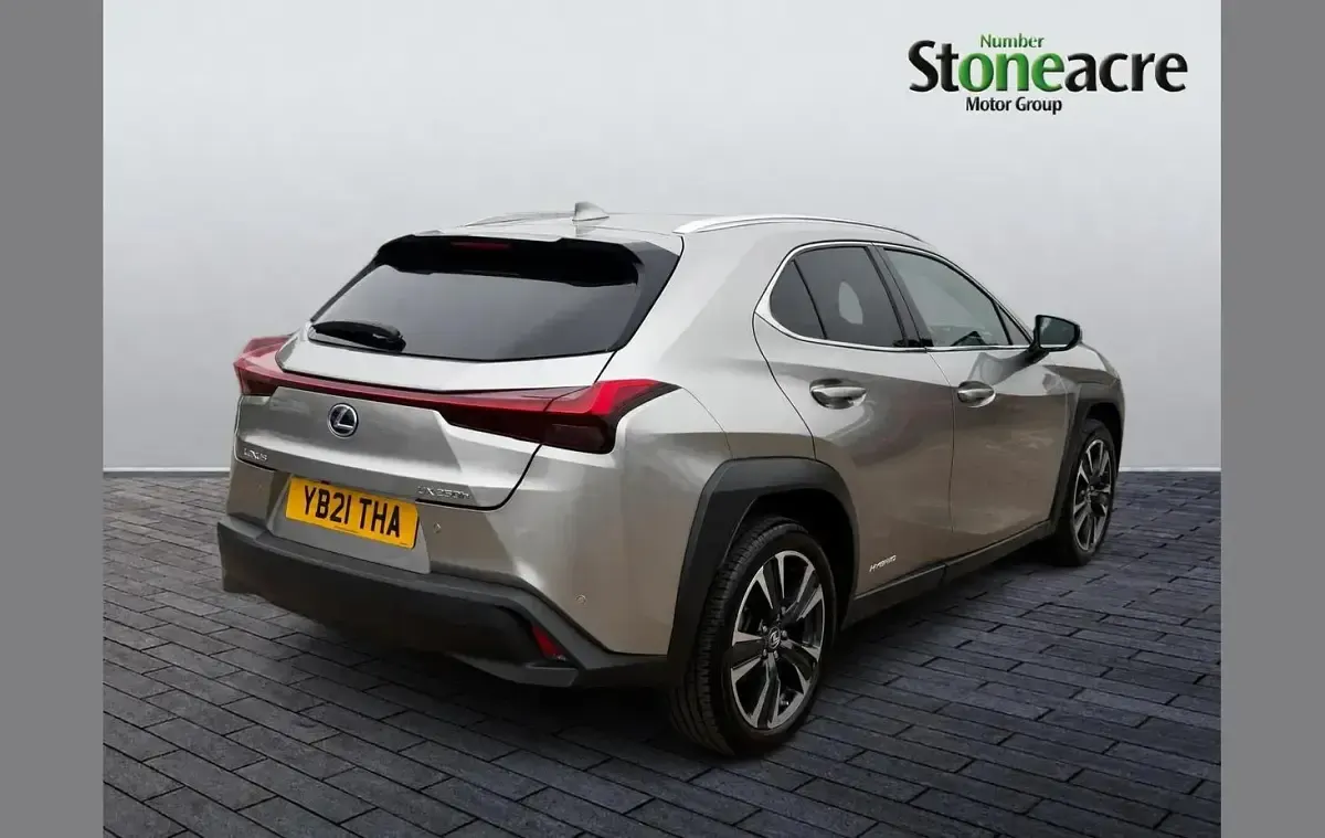 Used Lexus UX 250h 180 HP (132 kW) 2021 Silver SUV