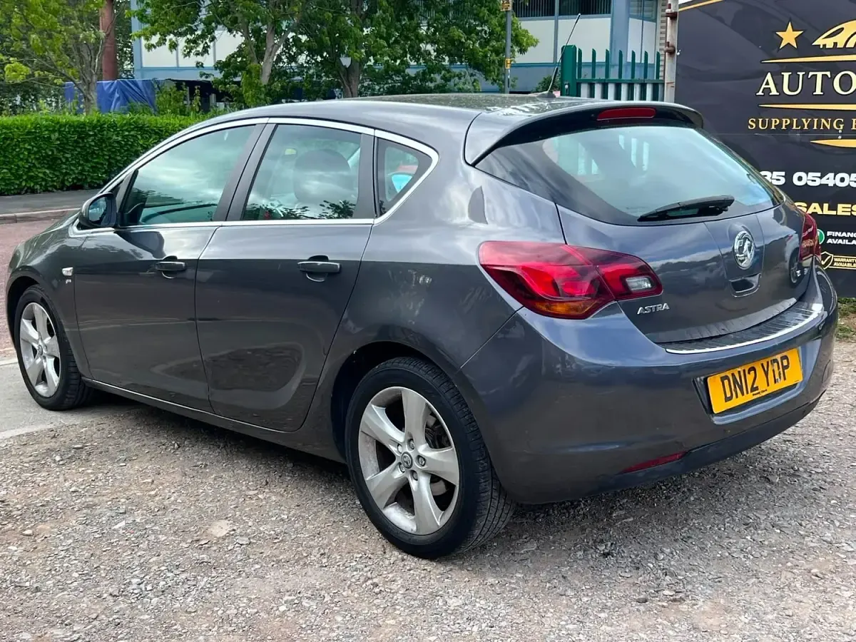 Used Vauxhall Astra SRi 115 HP (84 kW) 2012 Grey Hatchback