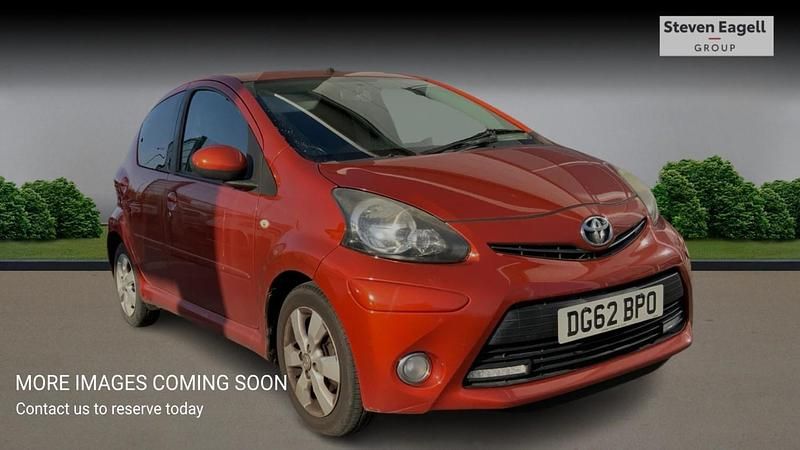 Used Toyota Aygo 67 HP (49 kW) 2012 Orange Hatchback