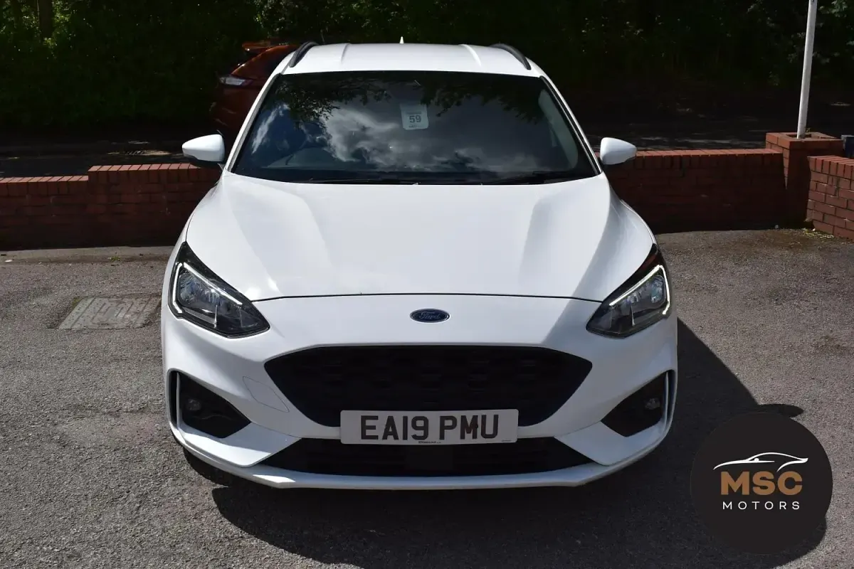 Used Ford Focus ST-Line X 2019 White Estate