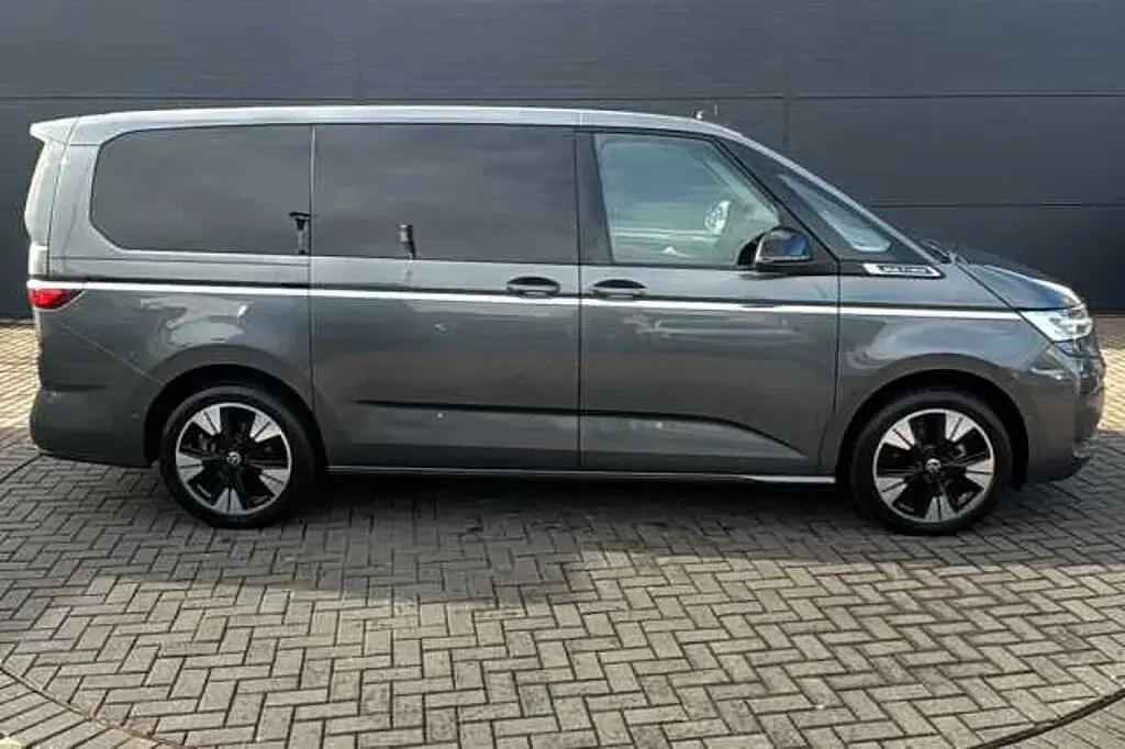 Used VW Multivan Style 150 HP (110 kW) 2025 Grey MPV