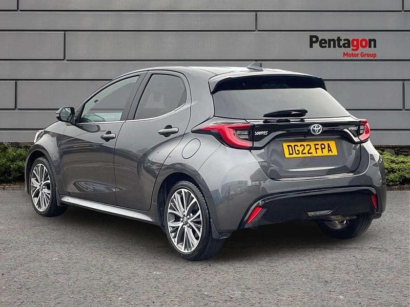 Used Toyota Yaris Hybrid 113 HP (83 kW) 2022 Grey Hatchback