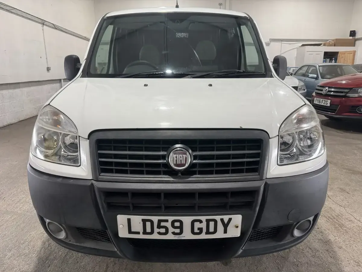 Used Fiat Doblò 85 HP (62 kW) 2009 White MPV