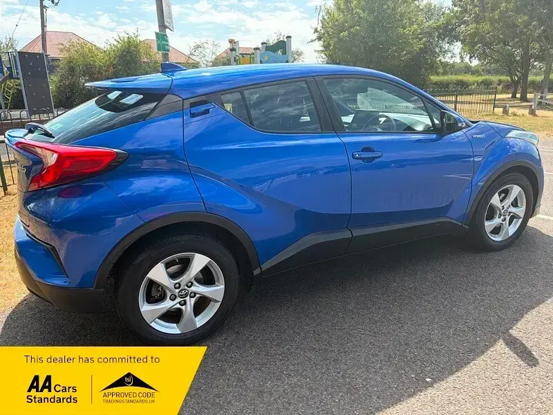 Used Toyota C-HR 122 HP (89 kW) 2018 Blue SUV