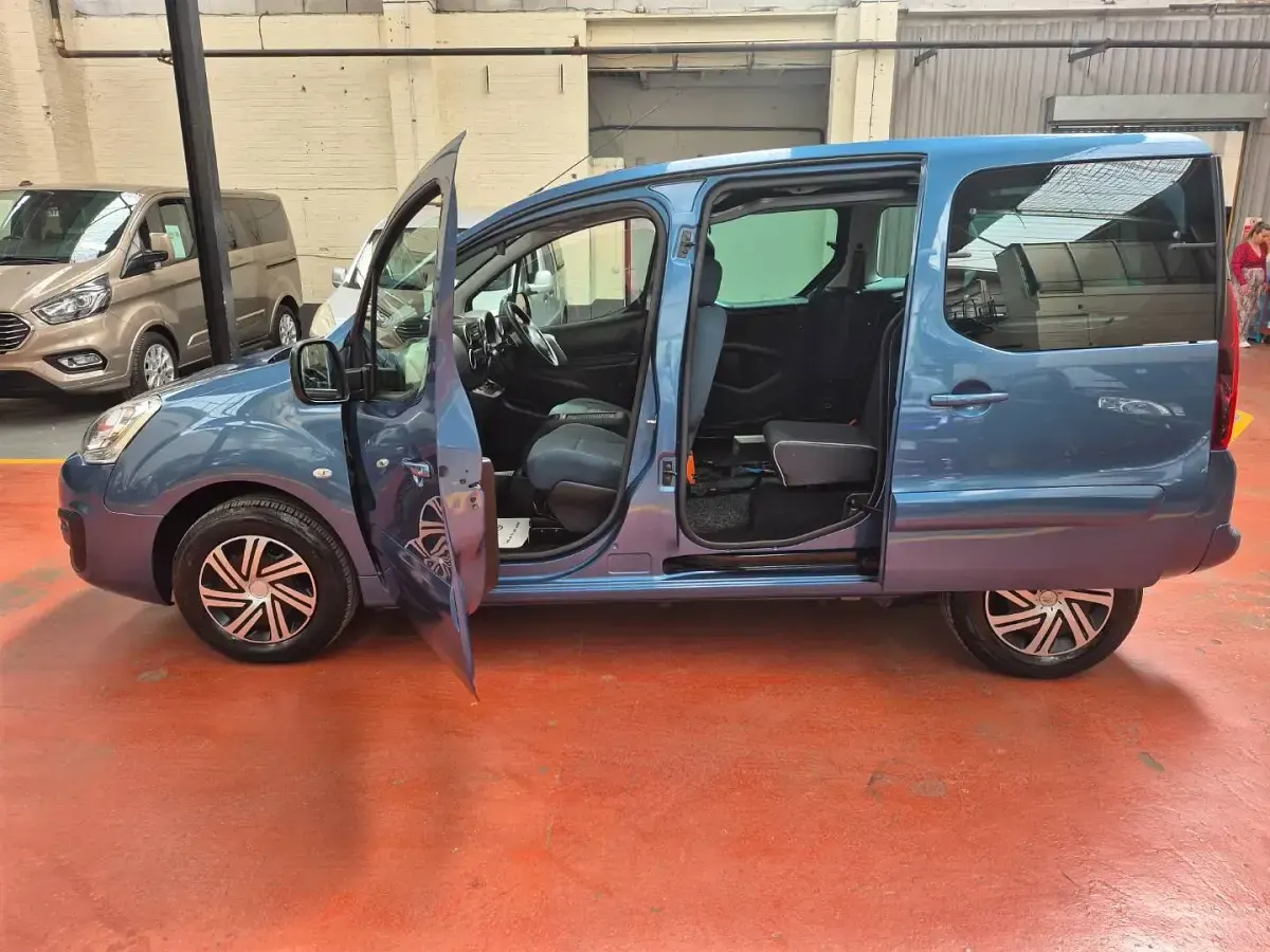 Used Citroën Berlingo Feel 100 HP (73 kW) 2018 Blue MPV