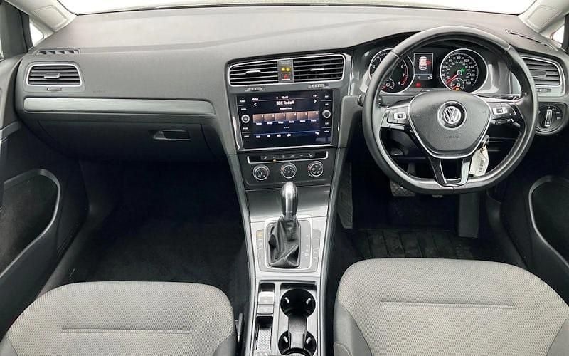 Used VW Golf VII SE 125 HP (91 kW) 2017 Silver Hatchback