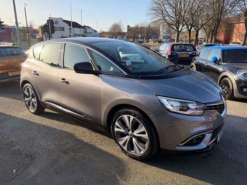 Usado Renault Scénic IV Dynamique 2017 Cinzento Monovolume