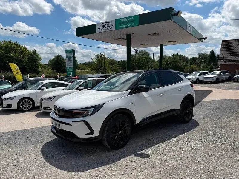 Used Vauxhall Grandland X 130 HP (95 kW) 2023 White SUV