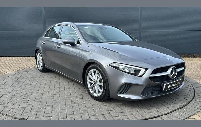 Begagnad Mercedes A180 113 HK (83 kW) 2018 Grå Halvkombi