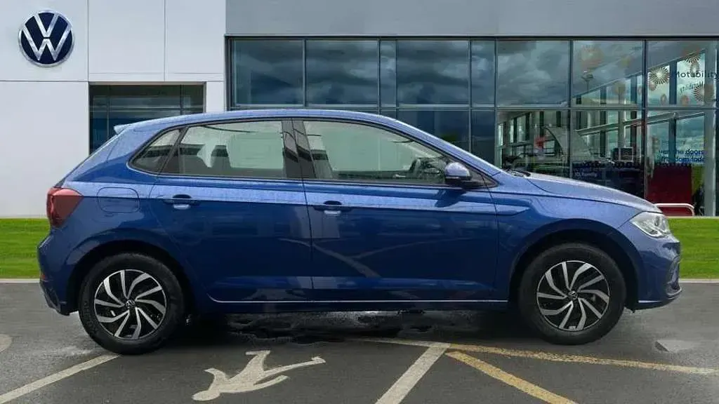 Used VW Polo Life 95 HP (69 kW) 2026 Reef blue metallic Hatchback