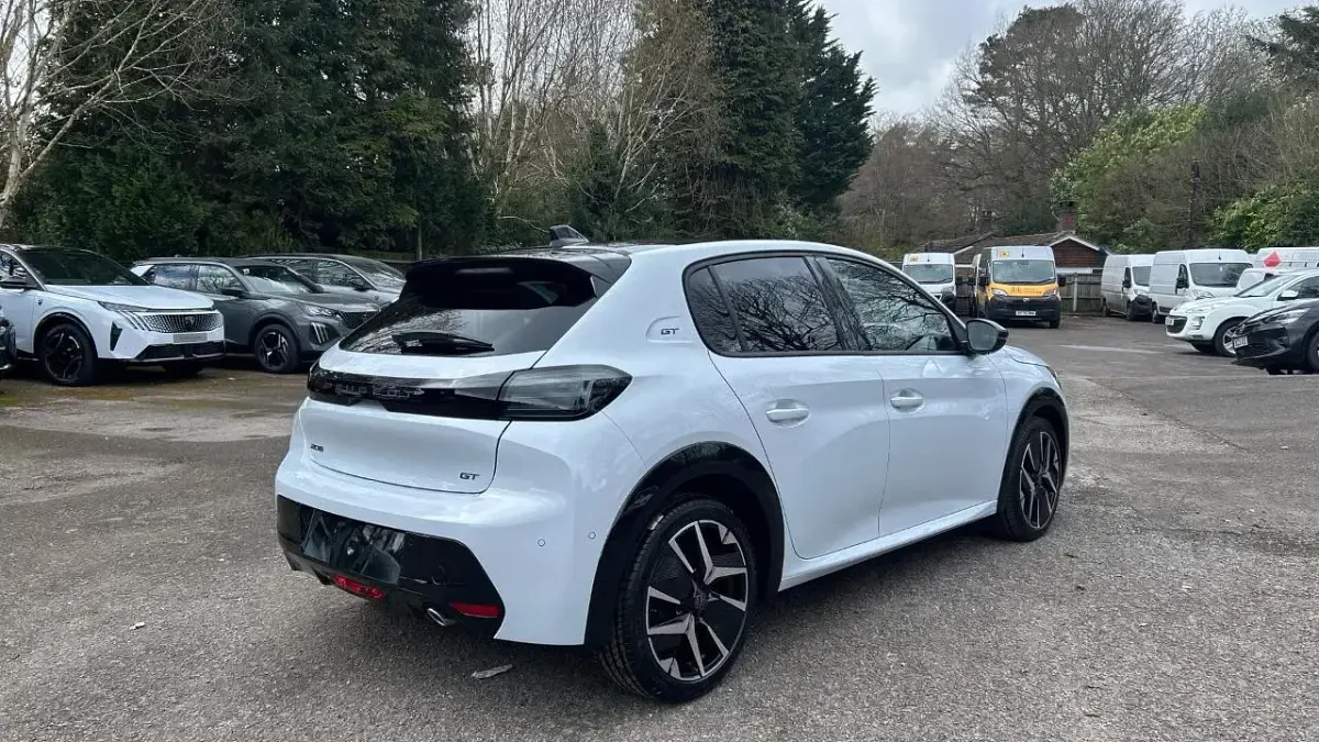 New Peugeot 208 Premium 99 HP (72 kW) 2026 White Hatchback