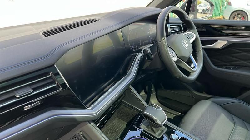 Used VW Touareg Edition 462 HP (339 kW) 2025 Silicon grey metallic SUV