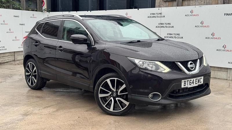Black Used 2015 Nissan Qashqai Tekna SUV | £8,495 (Good price) - Image 1/4