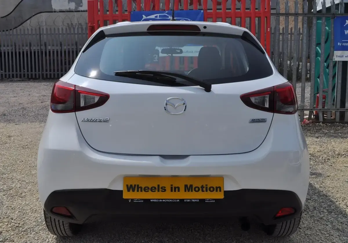 Used Mazda 2 75 HP (55 kW) 2016 White Hatchback