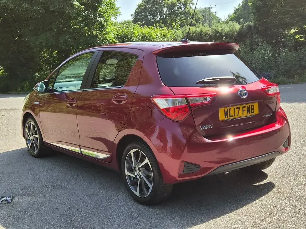 Used Toyota Yaris 2017 Red Hatchback