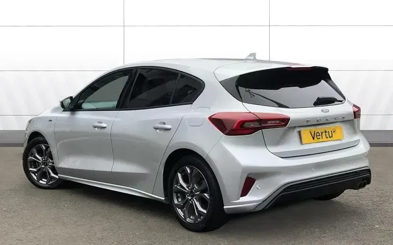 Używany Ford Focus ST-Line 125 KM (91 kW) 2023 Srebrny Hatchback