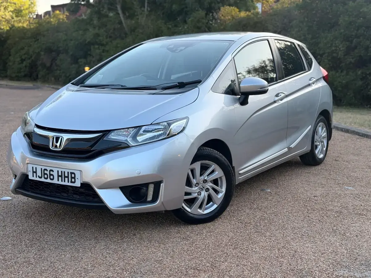 Used Honda Jazz SE 102 HP (75 kW) 2016 Silver Hatchback