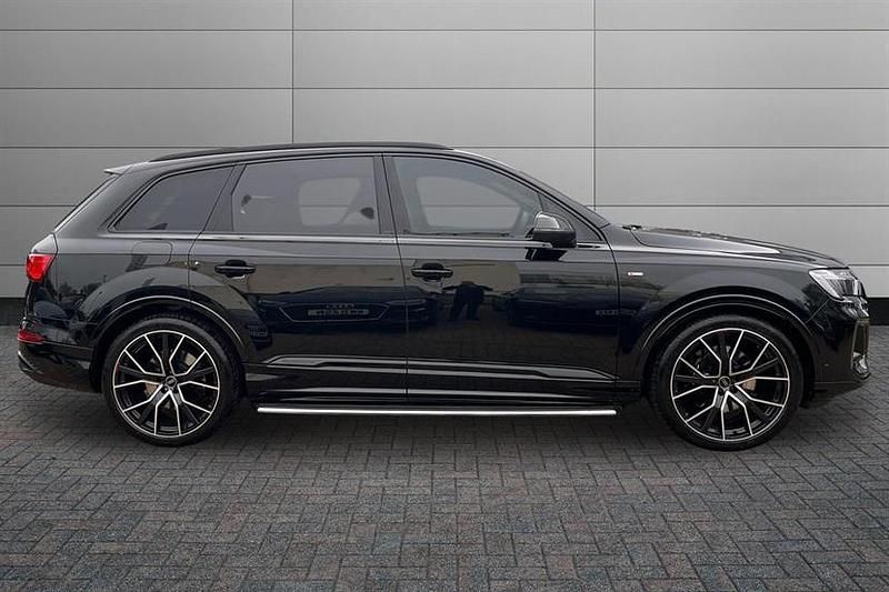 Used Audi Q7 Comfort 340 HP (250 kW) 2025 Mythos black SUV