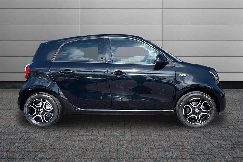 Used Smart ForFour Premium 71 HP (52 kW) 2018 Black Hatchback
