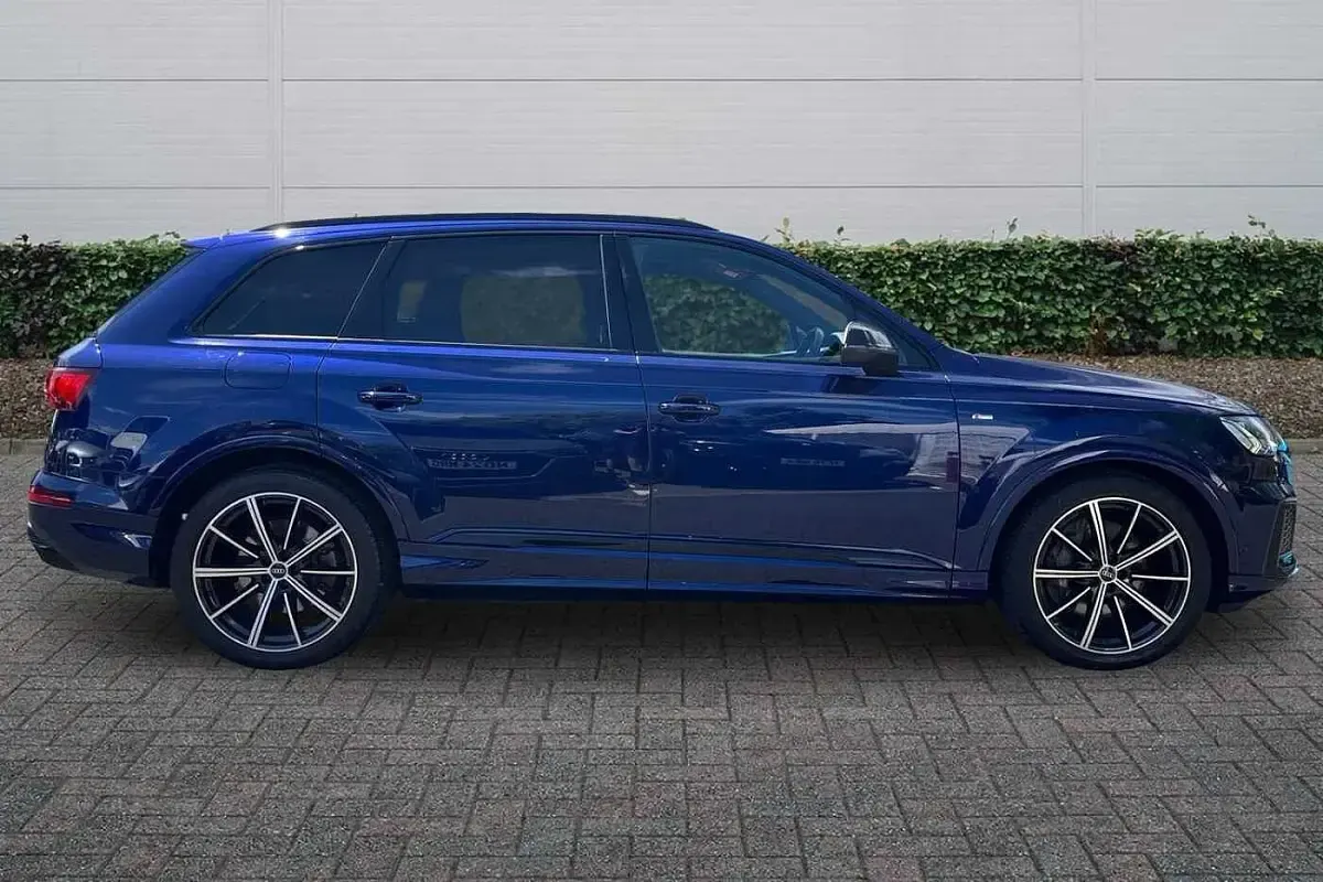 Used Audi Q7 Black Edition 281 HP (206 kW) 2021 Blue SUV