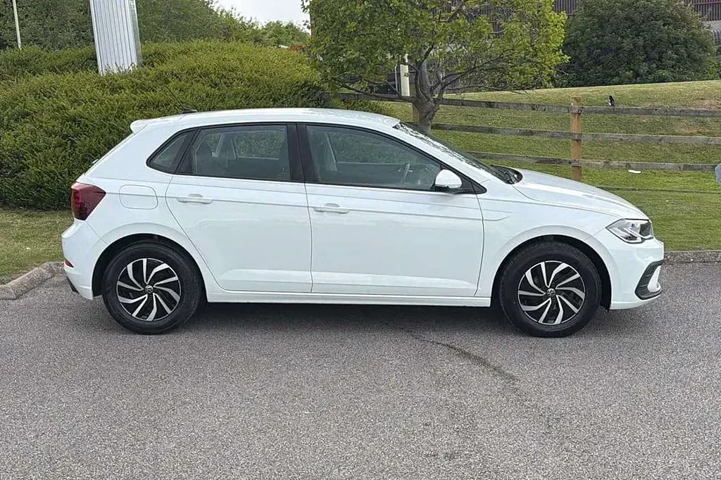 Used VW Polo Life 95 HP (69 kW) 2024 White Hatchback