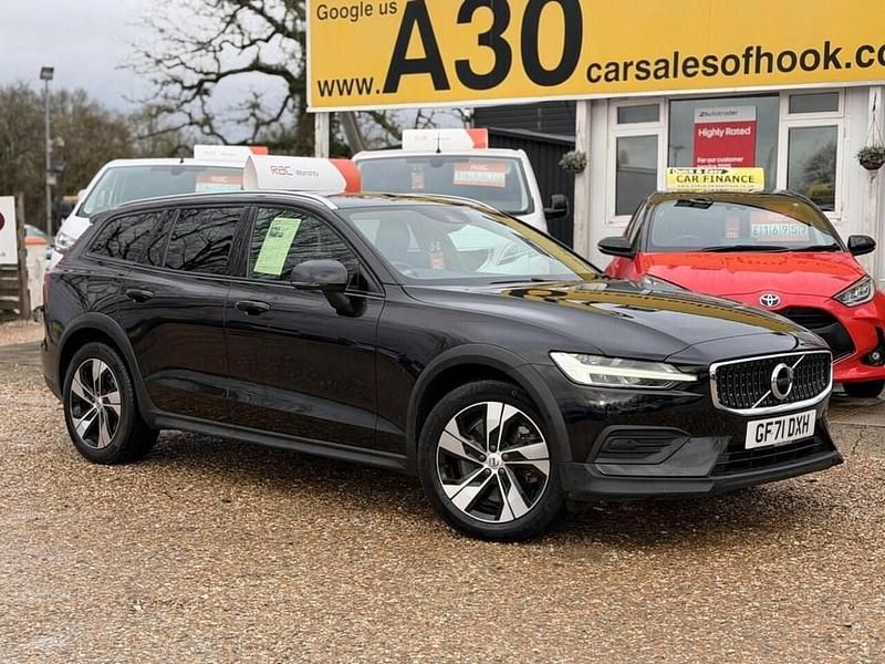 Used Volvo V60 CC 250 HP (183 kW) 2021 Black Estate