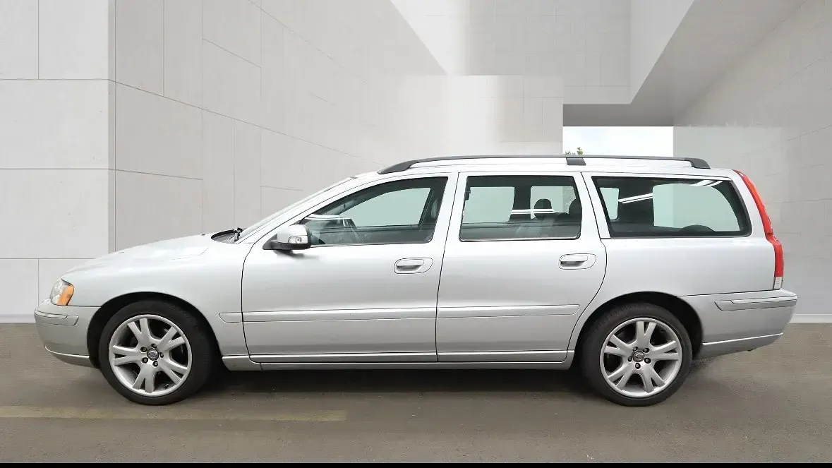 Używany Volvo V70 SE 2006 Srebrny Kombi