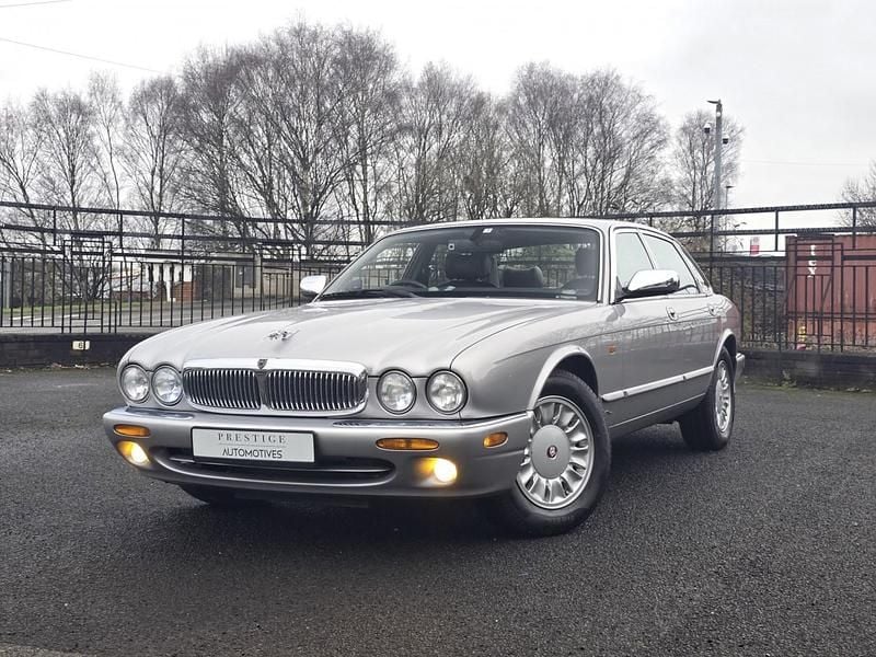 Used Jaguar XJ Classic 290 HP (213 kW) 2023 Silver Sedan