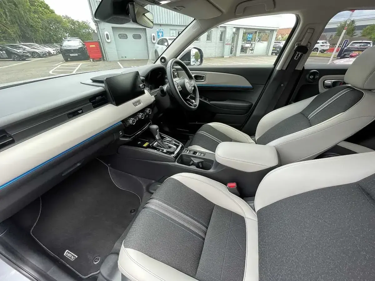 Second-hand Honda HR-V Advance 131 CP (96 kW) 2025 Alb SUV