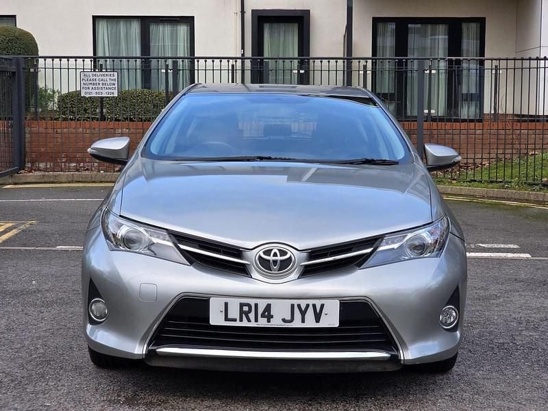 Used Toyota Auris 132 HP (97 kW) 2014 Grey Hatchback