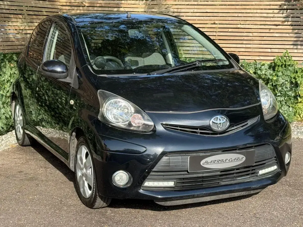 Used Toyota Aygo 68 HP (50 kW) 2013 Black Hatchback
