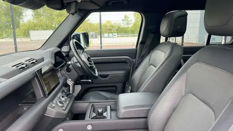 Used Land Rover Defender 300 HP (220 kW) 2024 Grey SUV