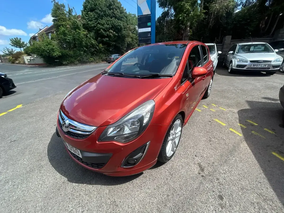 Used Vauxhall Corsa SRi 100 HP (73 kW) 2013 Red Hatchback