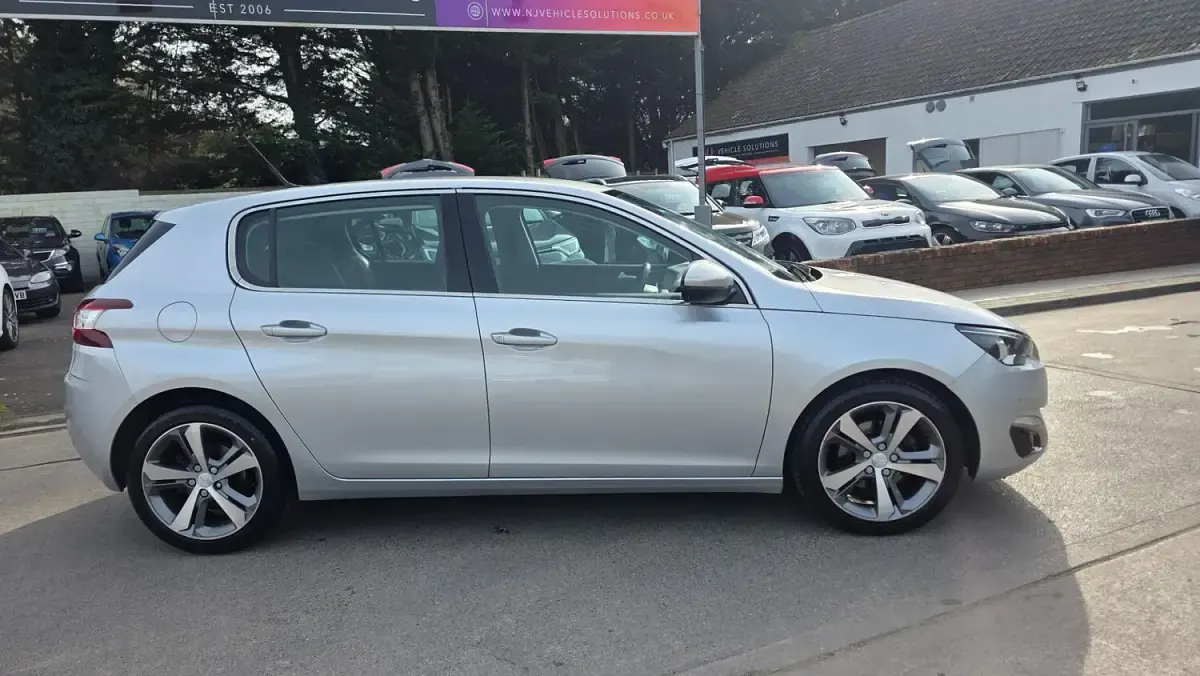 Used Peugeot 308 Allure 115 HP (84 kW) 2015 Silver Hatchback